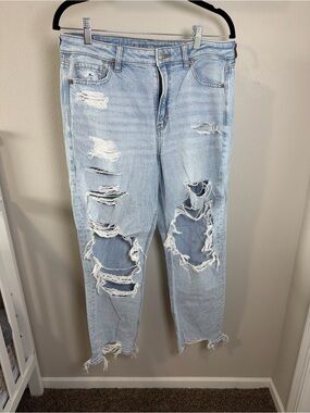 American Eagle Outfitters Light Wash Distressed Boyfriend Jeans
